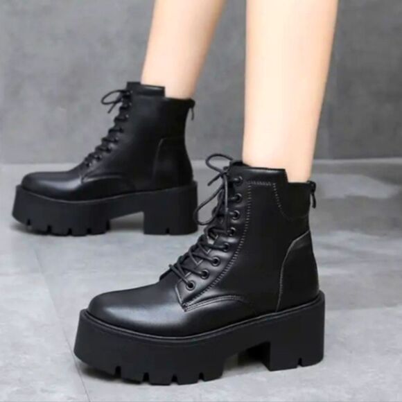 Stylish platform boots sz 7.5 - Picture 1 of 7